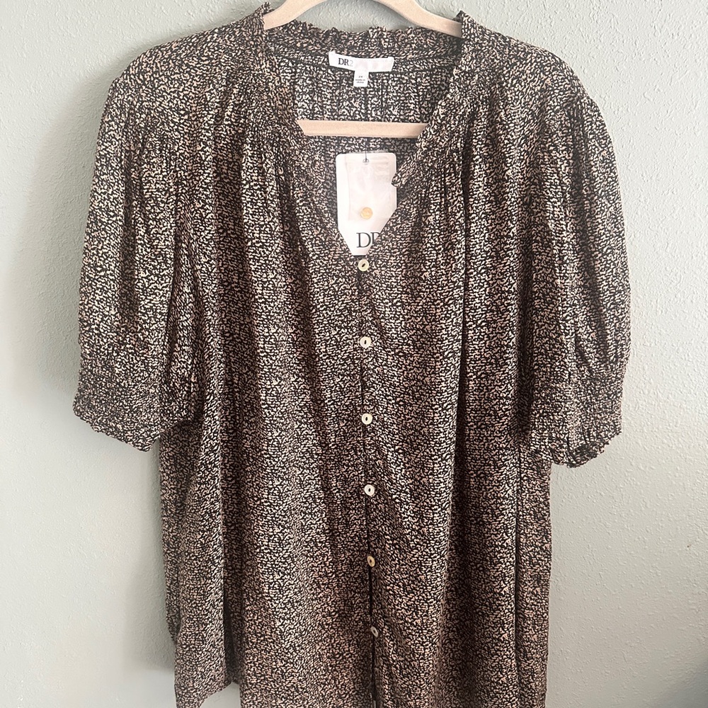 DR2 Black and White Floral Button-Up Top